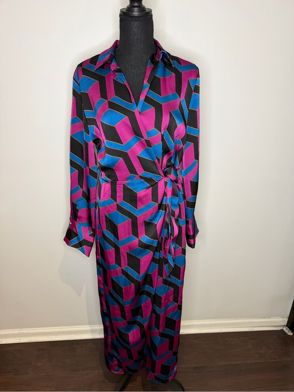 House of Harlow Satin Wrap Long Maxi Dress Geometric Print - Size Medium - Picture 3 of 7